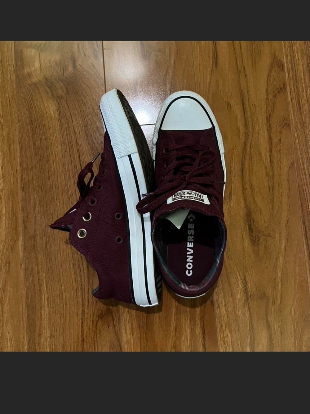 Converse Low Top Sneakers Burgundy with White Sole